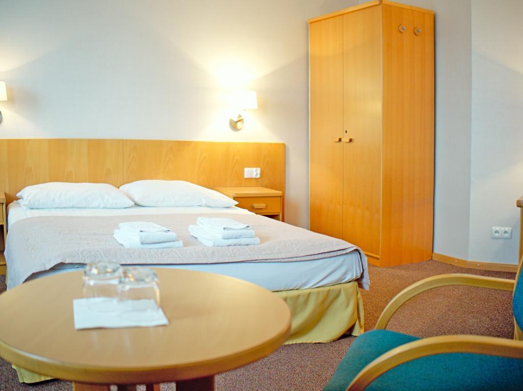 Hotel Orlik Plonsk Exterior photo