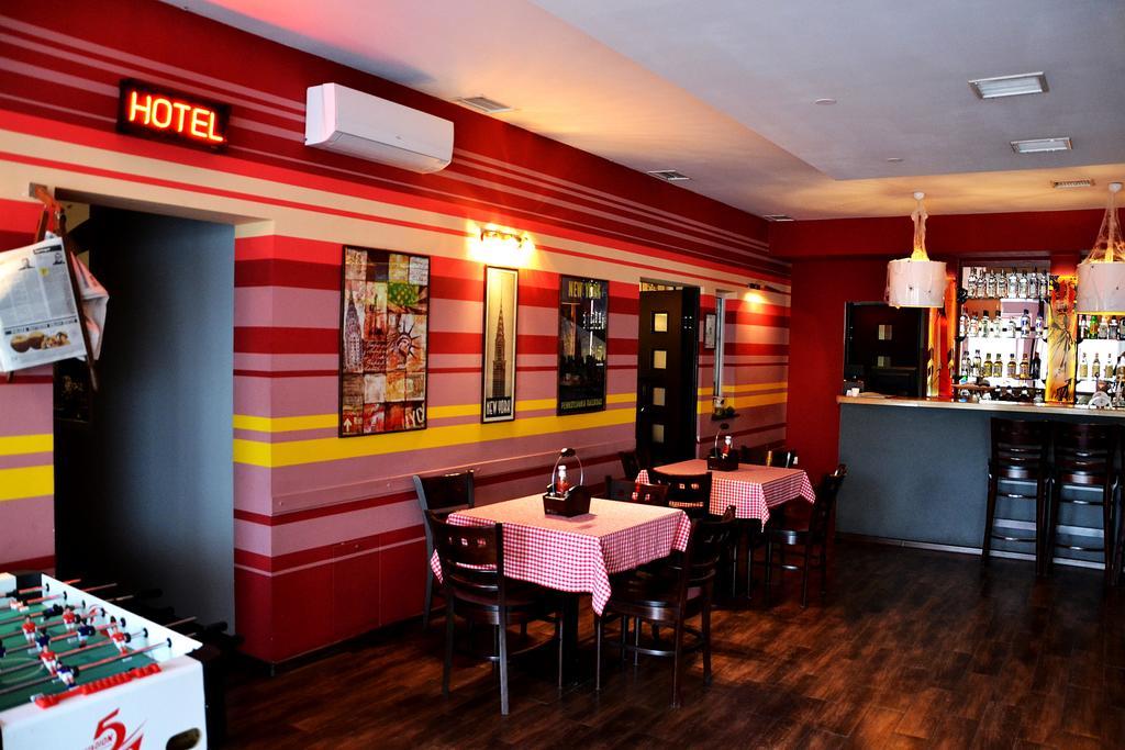 Hotel Orlik Plonsk Exterior photo